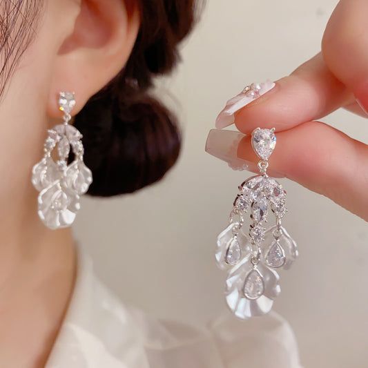 S925鋯石花朵流蘇耳墜－商品主圖｜https://igowo.tw/