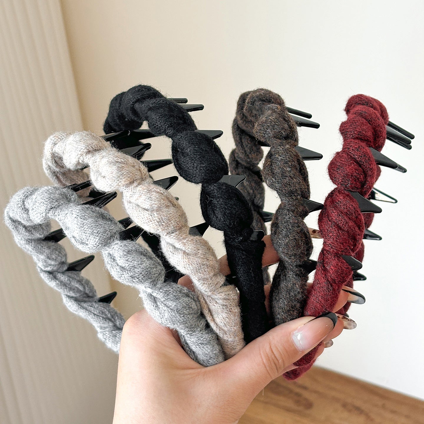 纏繞簡約髮箍－咖色款實拍｜https://igowo.tw/