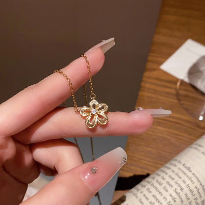 金色花朵鏤空閃鉆項鏈