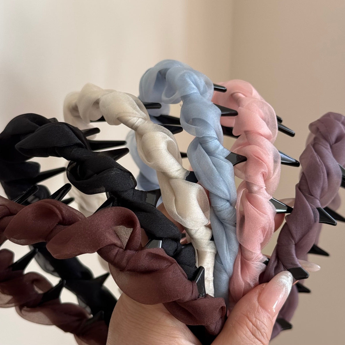 纏繞簡約髮箍－細節特寫2｜https://igowo.tw/