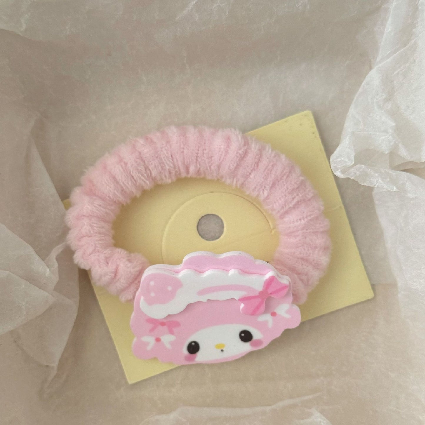 粉色絨面兔子髮圈