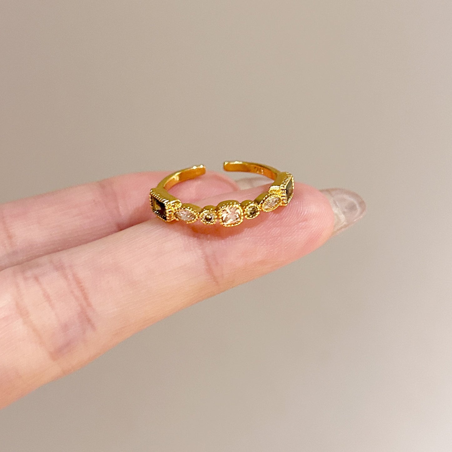 鋯石星星拉絲復古戒指－細節特寫49｜https://igowo.tw/