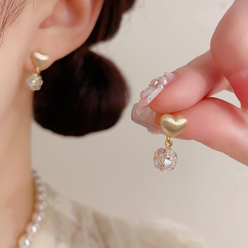 鋯石金屬愛心拉絲耳墜－第二視角實拍｜https://igowo.tw/