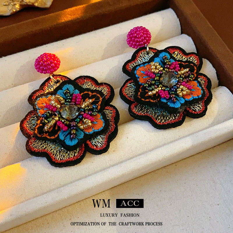 彩色串珠花朵刺繡耳釘－商品主圖｜https://igowo.tw/