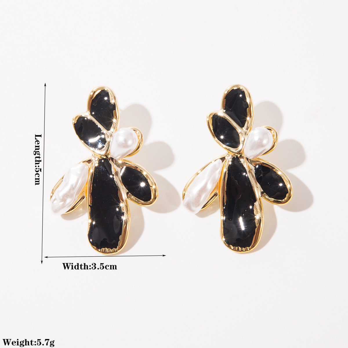 彩色珍珠琺瑯花朵耳釘－白色款實拍｜https://igowo.tw/