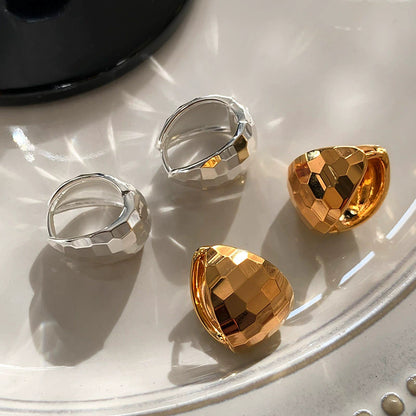 金色U形水滴立體耳扣－商品主圖｜https://igowo.tw/