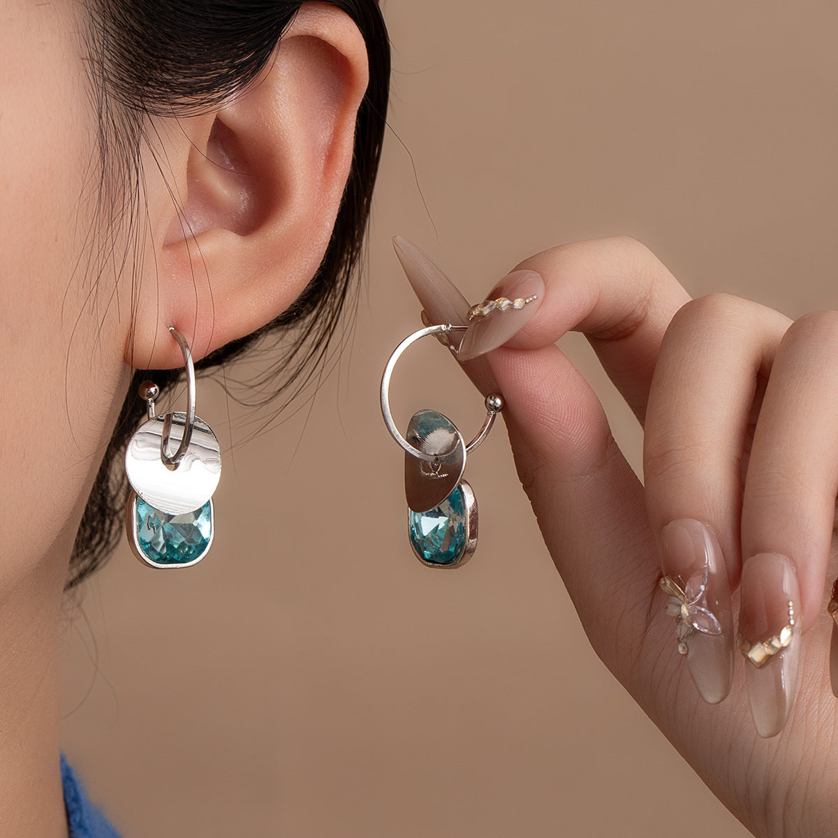 藍色銀針鑲鑽耳環－商品主圖｜https://igowo.tw/