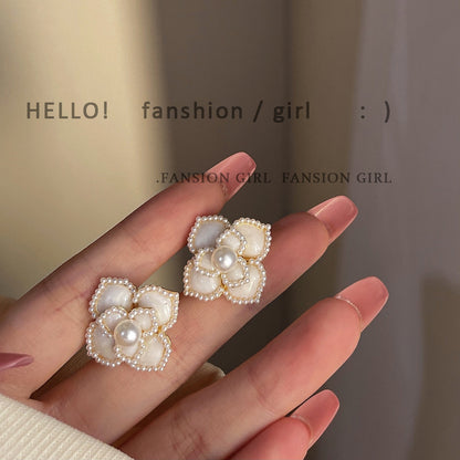 山茶花簡約耳環－商品主圖｜https://igowo.tw/