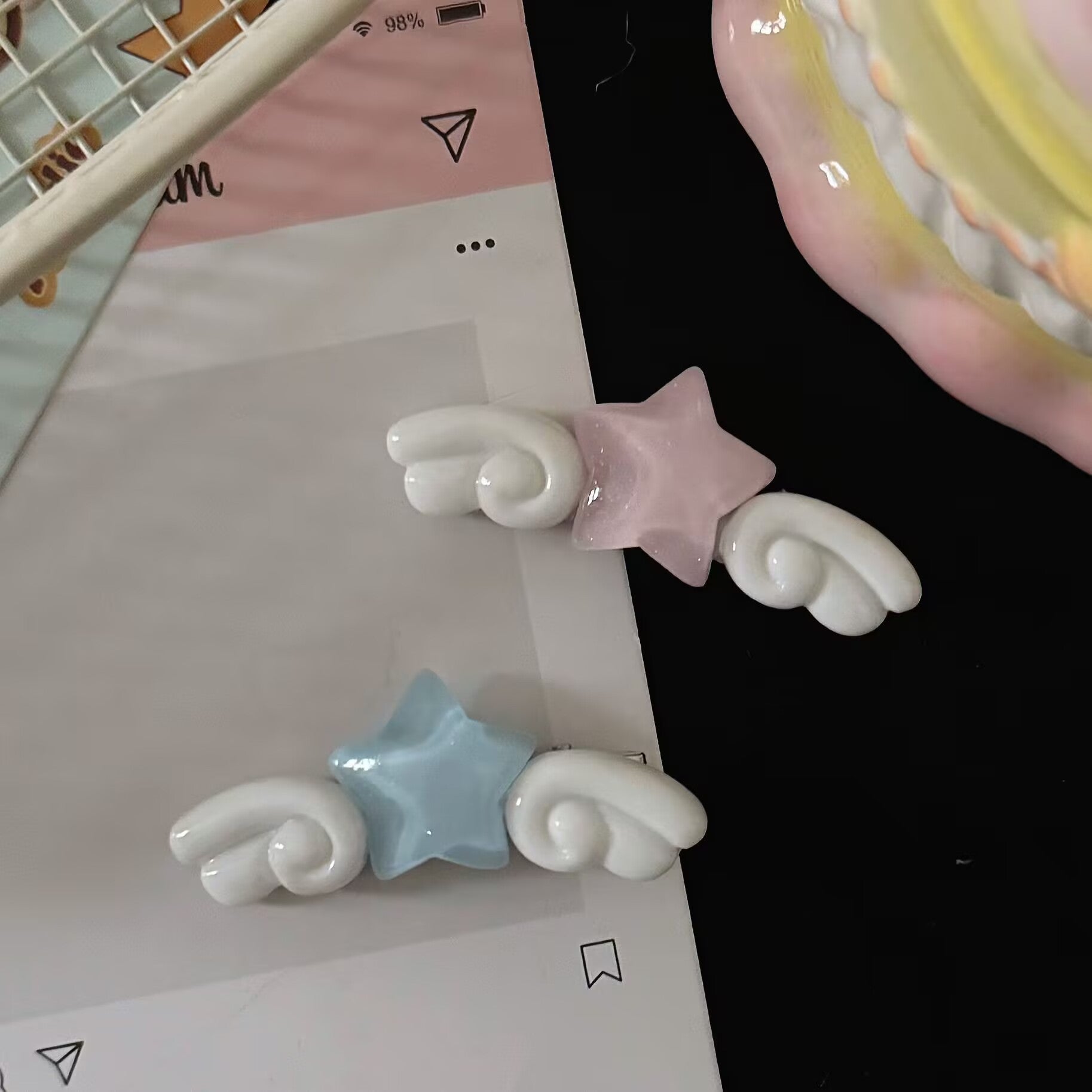 粉色星星翅膀髮夾－粉色星星髮夾款實拍｜https://igowo.tw/