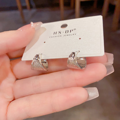 金屬三角形復古耳扣－第二視角實拍｜https://igowo.tw/