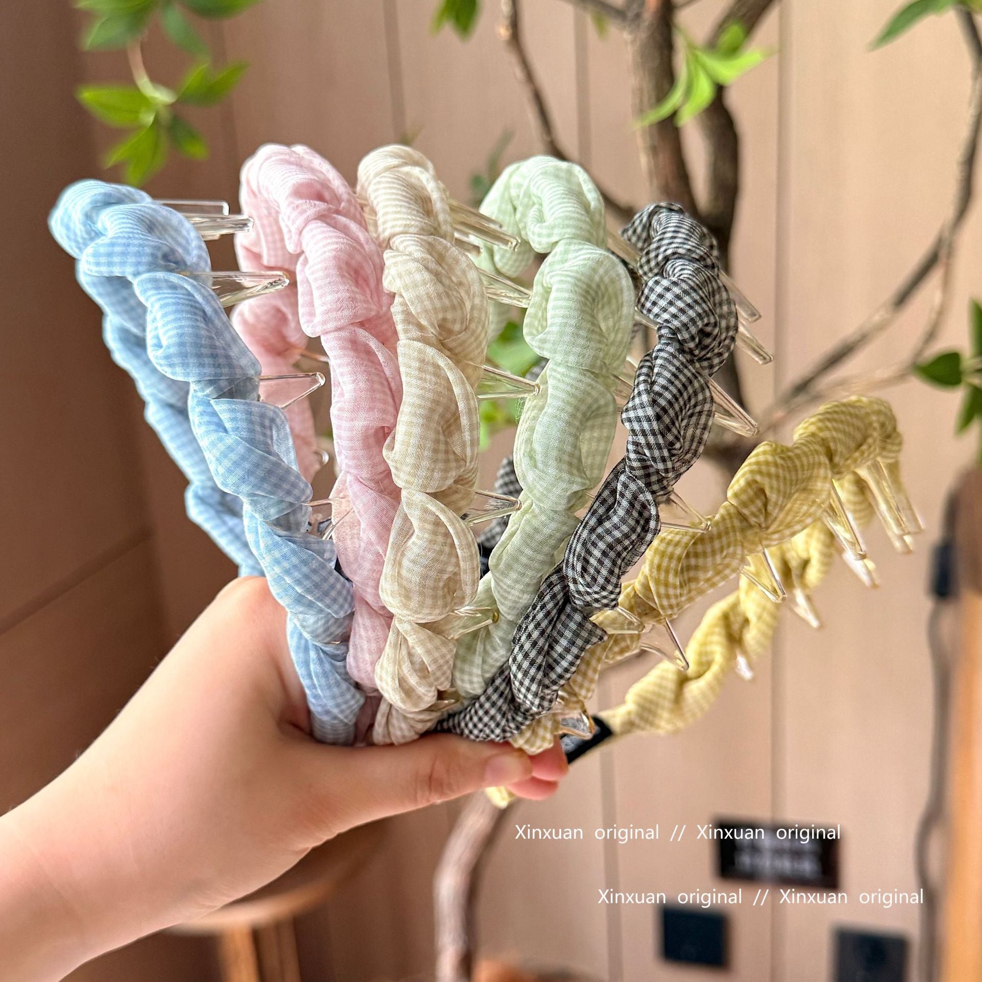 繽紛格紋髮箍－綠色帶齒髮箍款細節｜https://igowo.tw/