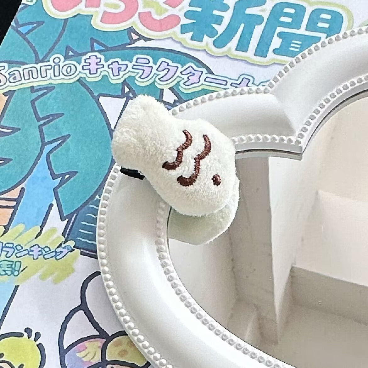 白色絨面魚尾卡通髮夾