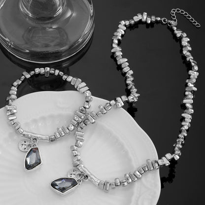 碎銀愛心不規則項鍊－細節特寫1｜https://igowo.tw/