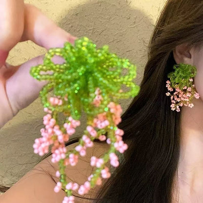 繽紛花朵圓形編織耳釘－細節特寫7｜https://igowo.tw/