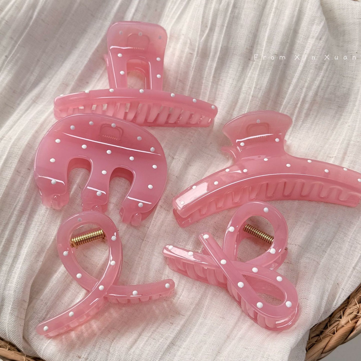 波點簡約鯊魚夾－商品主圖｜https://igowo.tw/