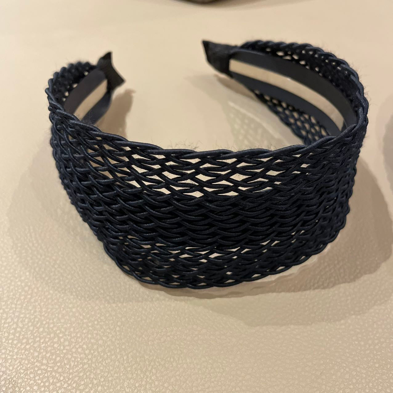 寬版鏤空編織髮箍