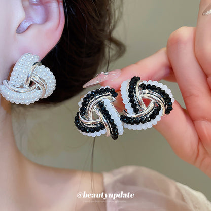 珍珠銀針三角形耳釘－商品主圖｜https://igowo.tw/