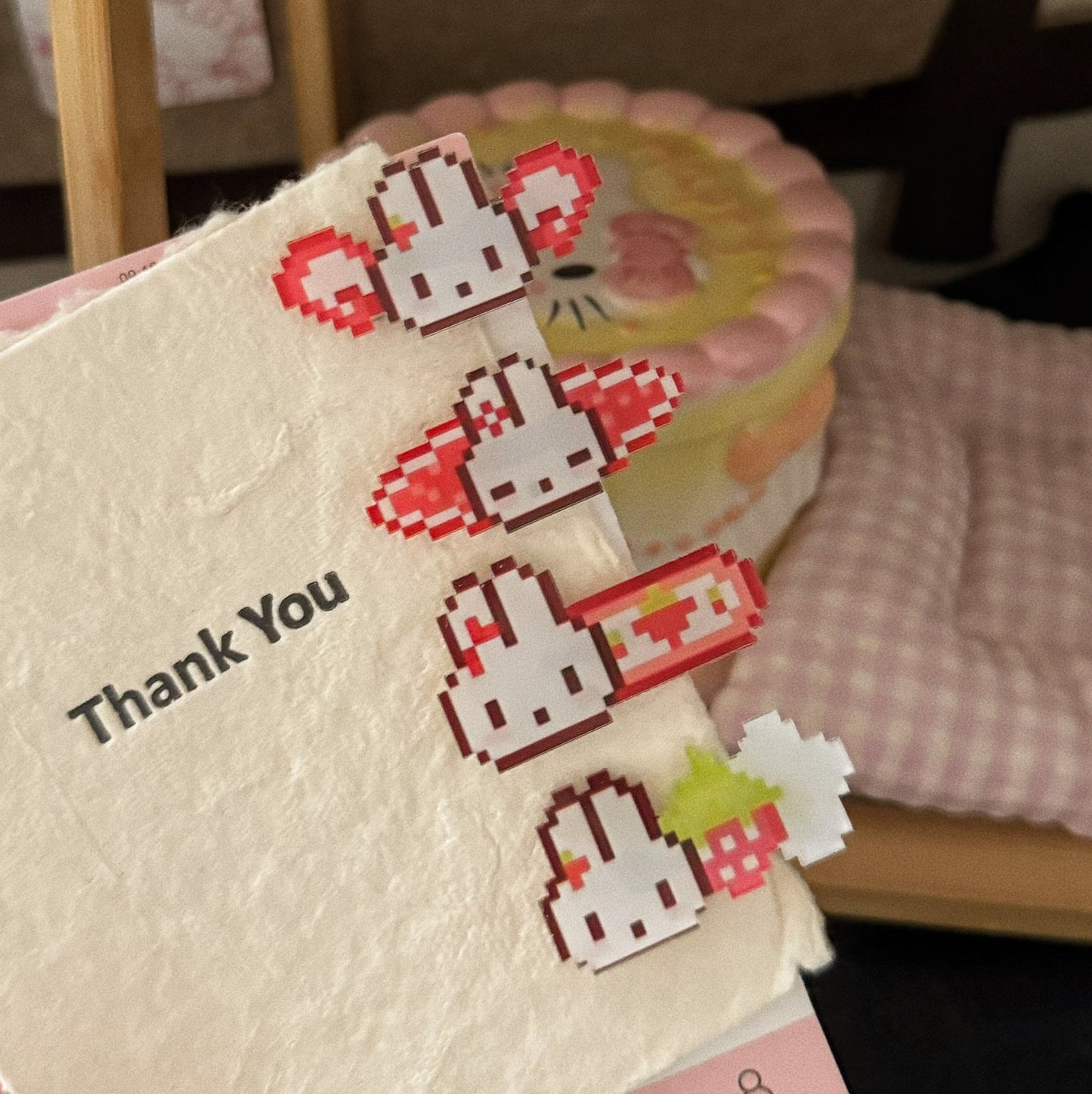 紅色草莓兔子髮夾－商品主圖｜https://igowo.tw/