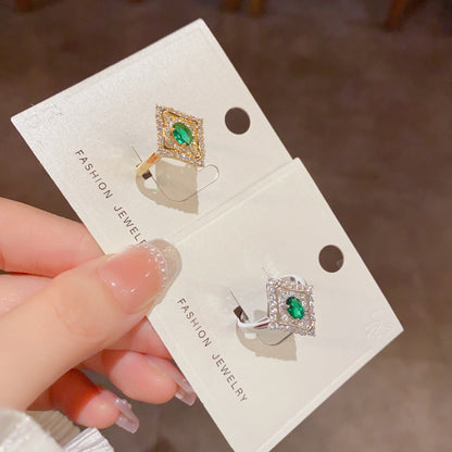 鋯石菱形復古耳扣－細節特寫2｜https://igowo.tw/
