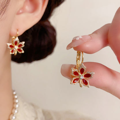 紅色鋯石楓葉簡約耳扣－商品主圖｜https://igowo.tw/