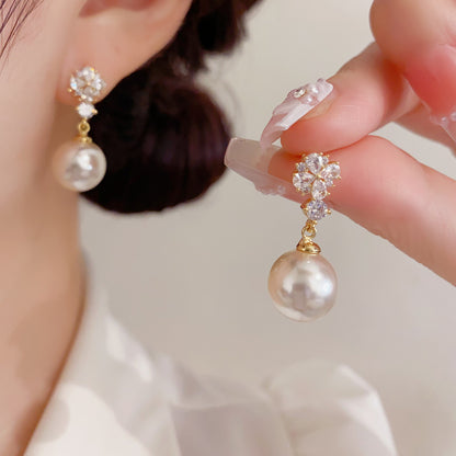 珍珠鋯石花朵簡約耳墜－商品主圖｜https://igowo.tw/
