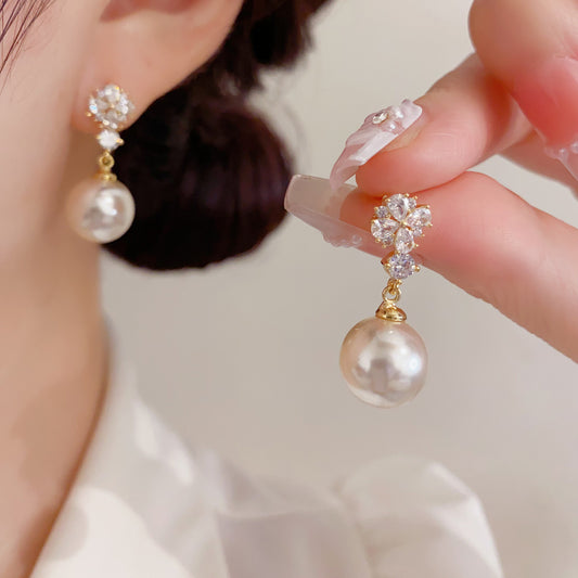 珍珠鋯石花朵簡約耳墜－商品主圖｜https://igowo.tw/