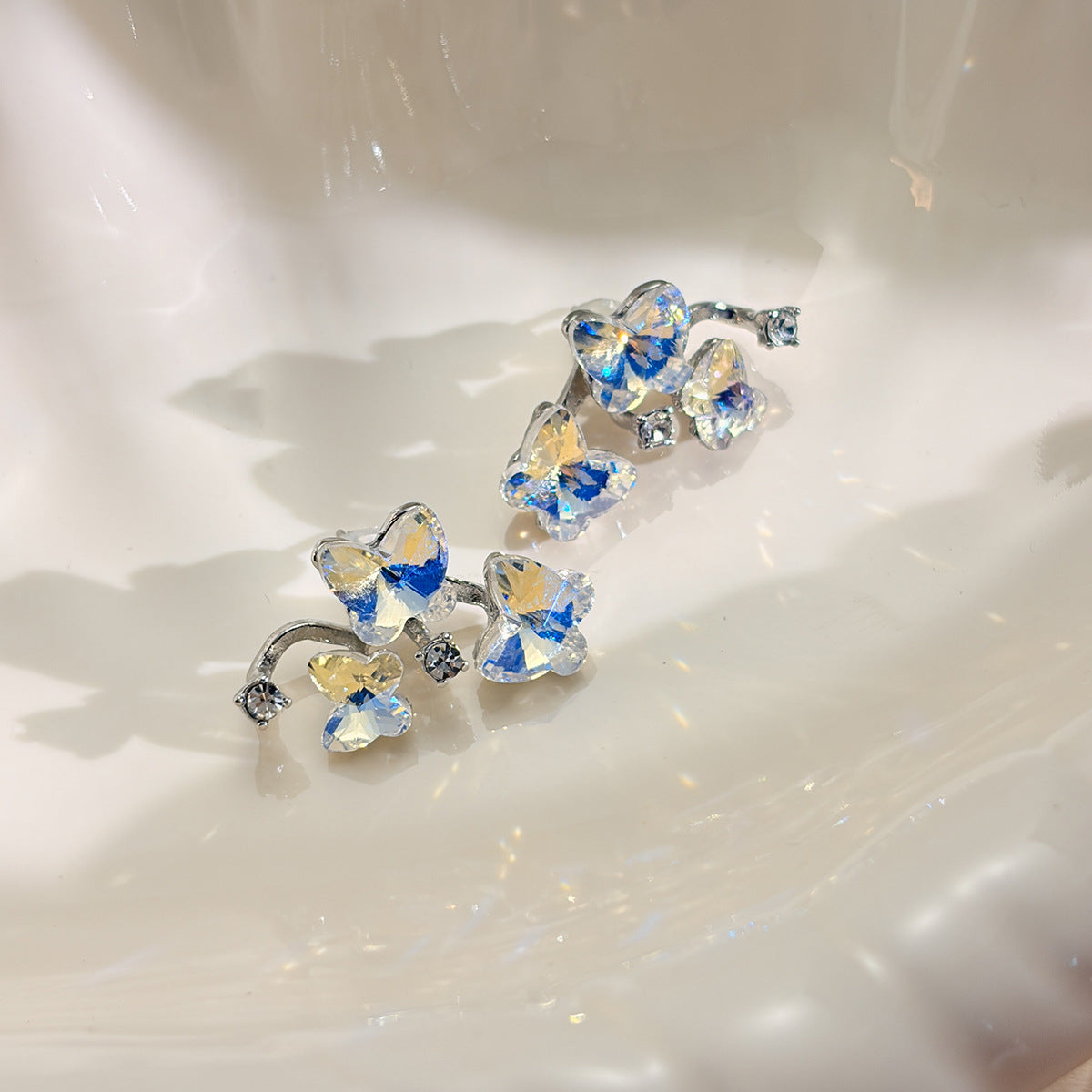 鋯石銀針蝴蝶耳環
