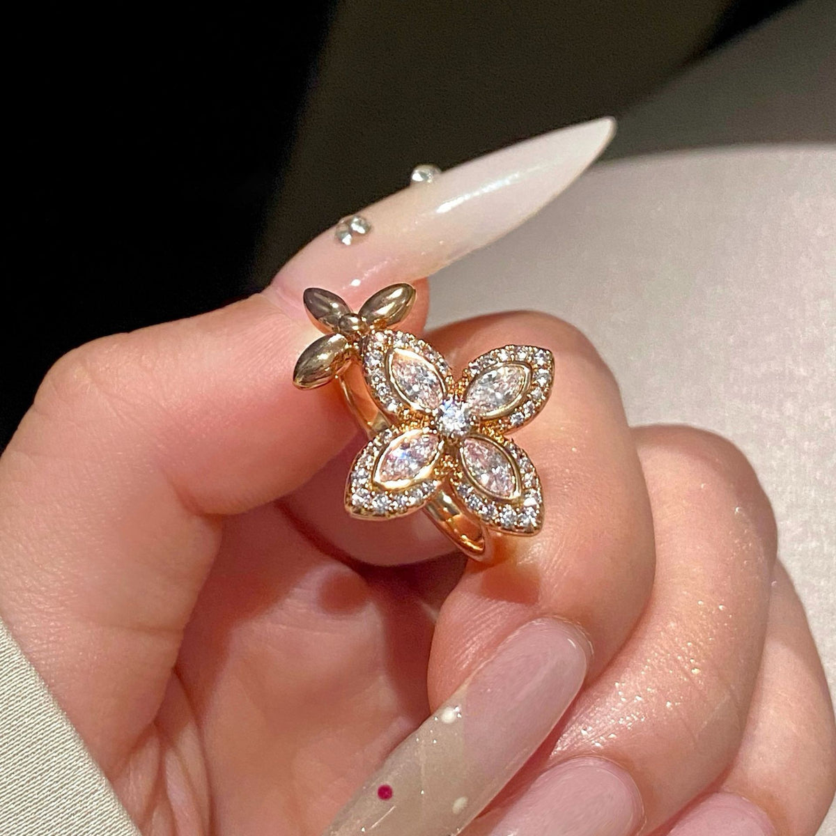 鋯石花朵鑲鑽戒指