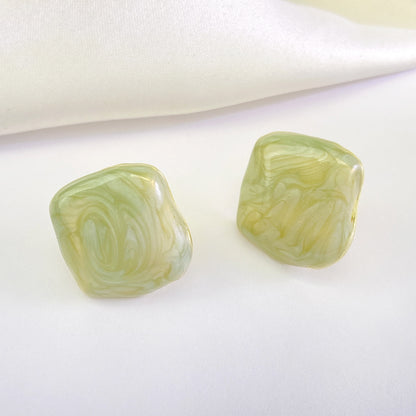 彩色琺瑯愛心簡約耳環－細節特寫13｜https://igowo.tw/