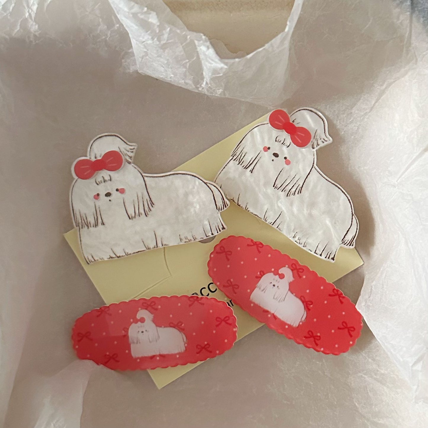 紅色壓克力領結髮夾－商品主圖｜https://igowo.tw/