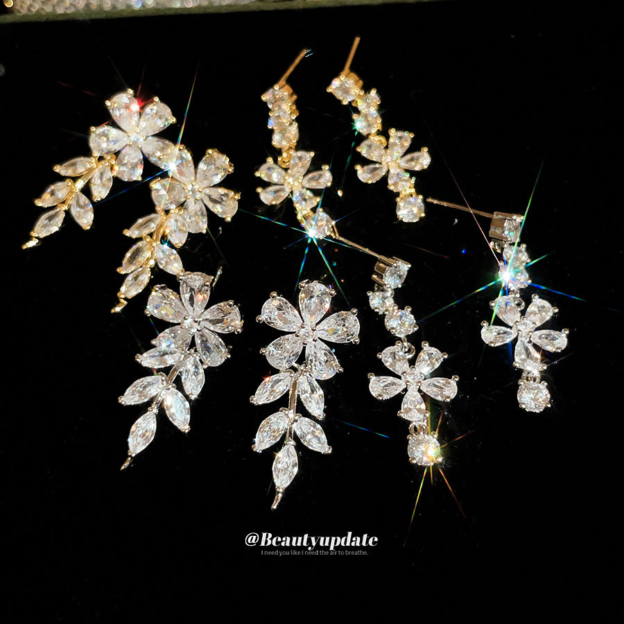 金色鋯石花朵電鍍耳釘－商品主圖｜https://igowo.tw/