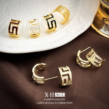琺瑯C形不對稱耳環－銀針-金色-紅色款實拍｜https://igowo.tw/