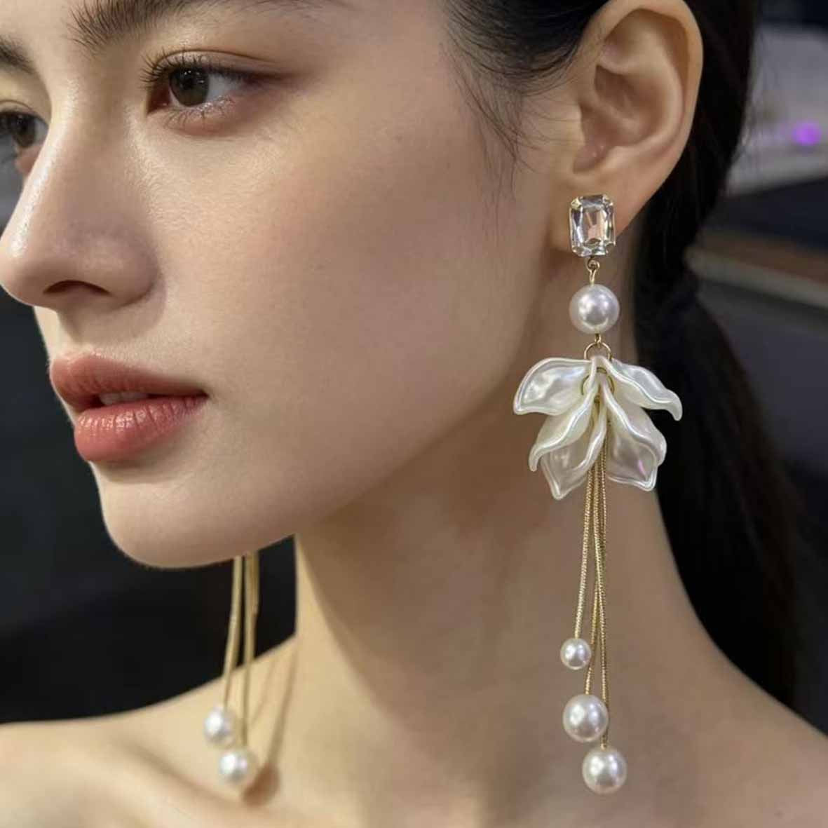 鋯石銀針花朵流蘇耳環－商品主圖｜https://igowo.tw/