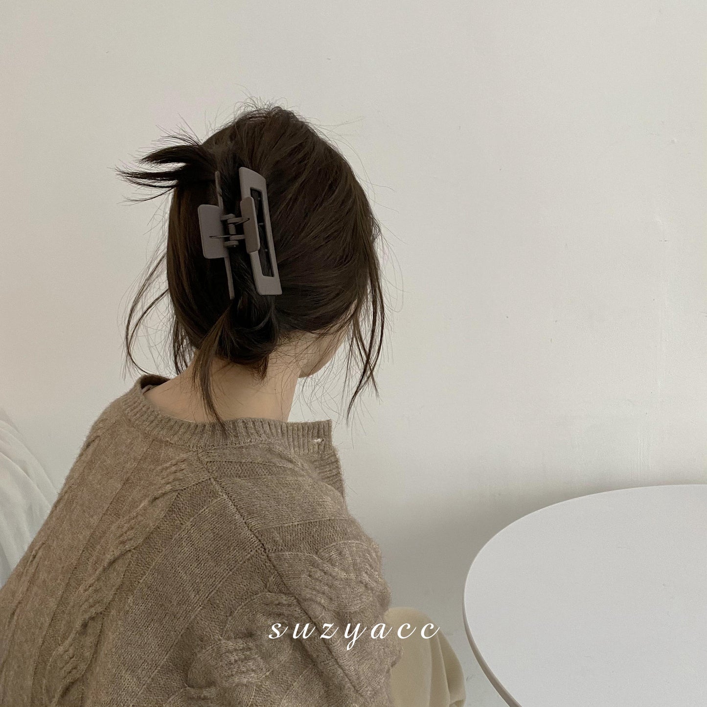 方形磨砂簡約髮夾－深咖款實拍｜https://igowo.tw/