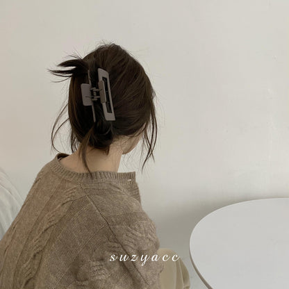 方形磨砂簡約髮夾－深咖款實拍｜https://igowo.tw/