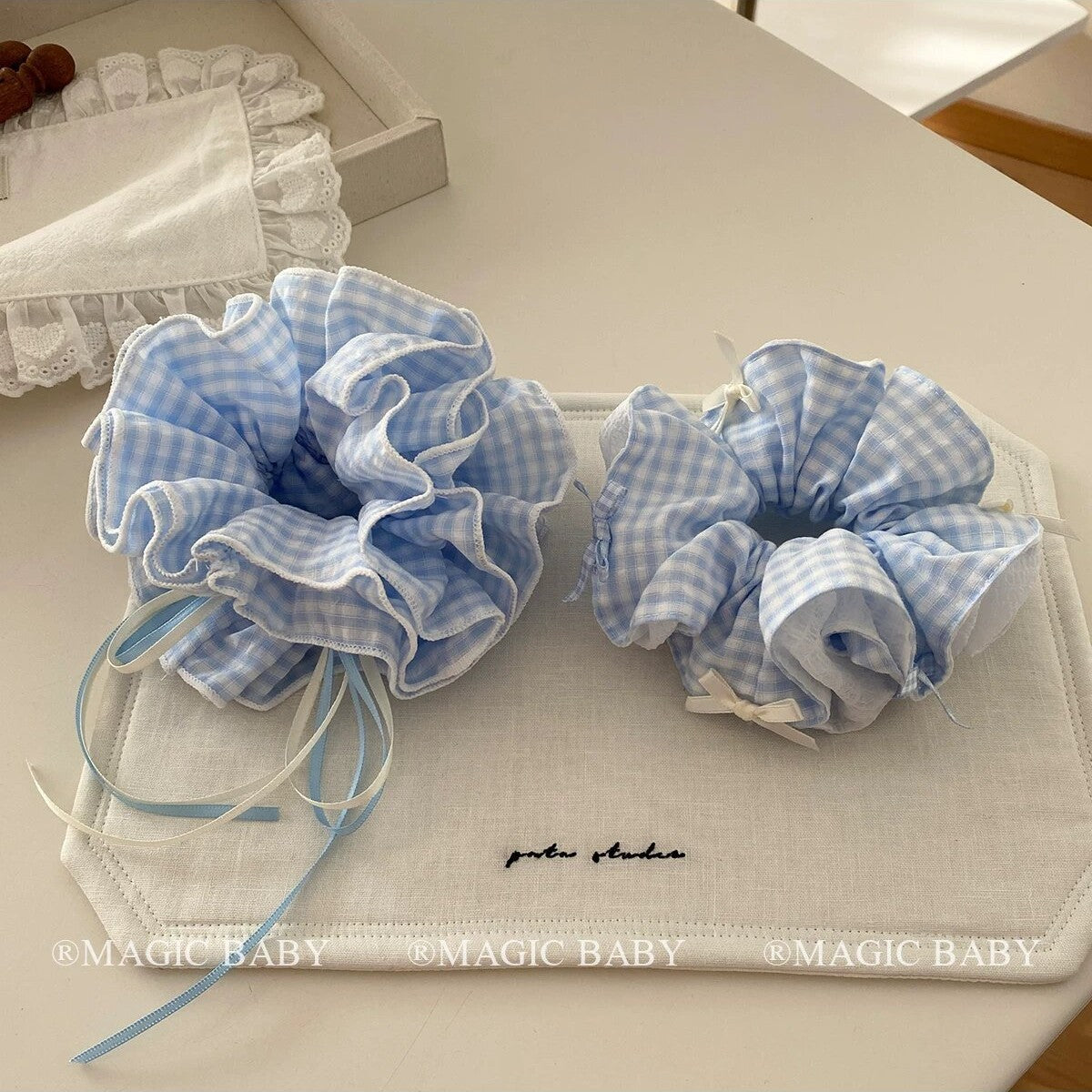 藍色緞帶格紋髮圈－商品主圖｜https://igowo.tw/