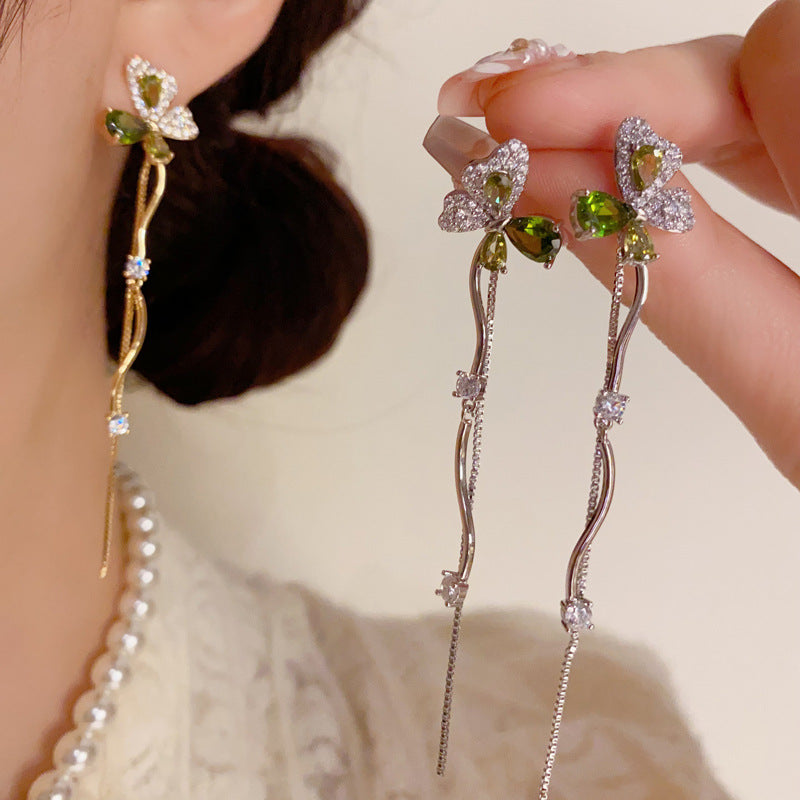 鋯石蝴蝶流蘇微鑲耳墜－商品主圖｜https://igowo.tw/