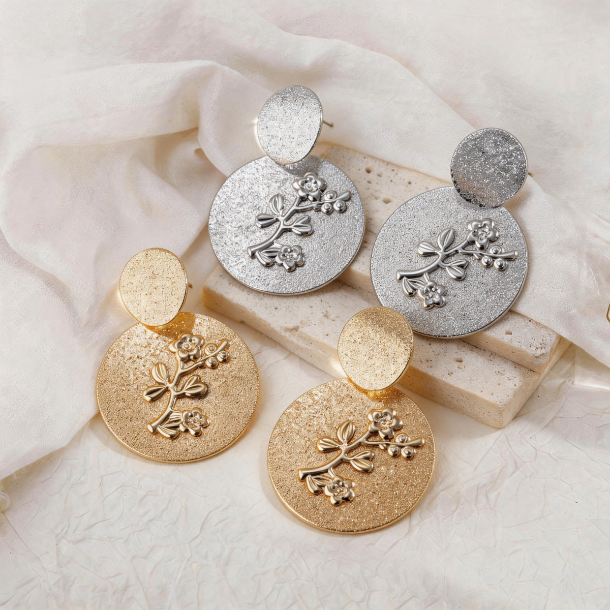 花朵圓形磨砂復古耳環－銀針-銀色款實拍｜https://igowo.tw/