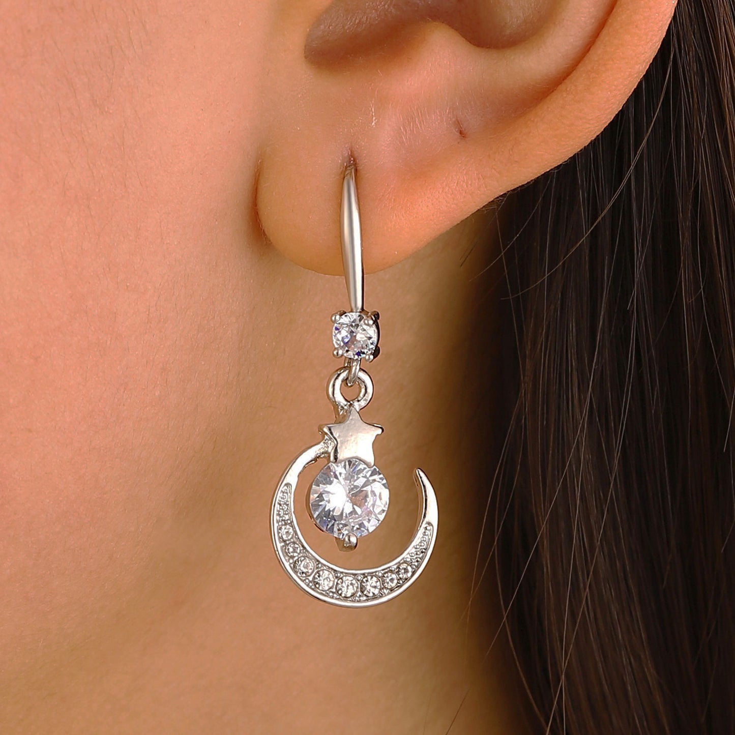 月亮水滴鑲鑽耳環－第二視角實拍｜https://igowo.tw/
