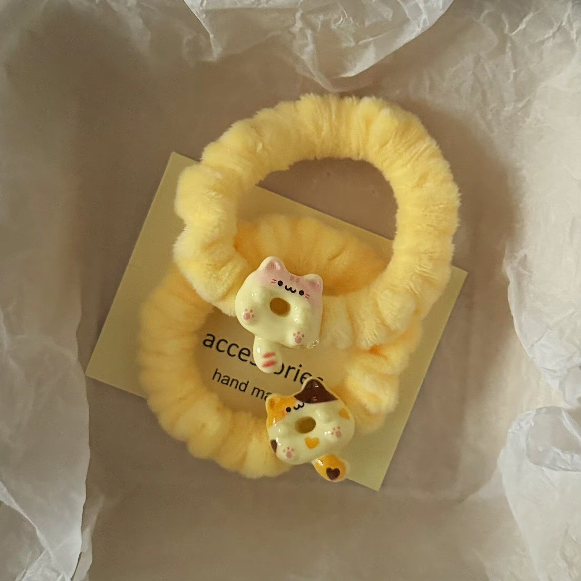 黃色貓咪甜點髮圈－商品主圖｜https://igowo.tw/