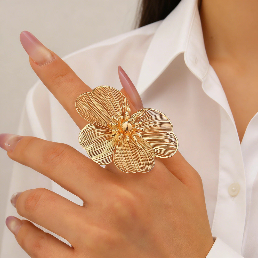 金色花朵復古耳釘－細節特寫5｜https://igowo.tw/