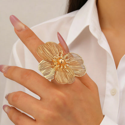 金色花朵復古耳釘－細節特寫5｜https://igowo.tw/