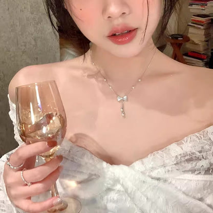 鈦鋼蝴蝶結愛心項鍊－咖款細節｜https://igowo.tw/