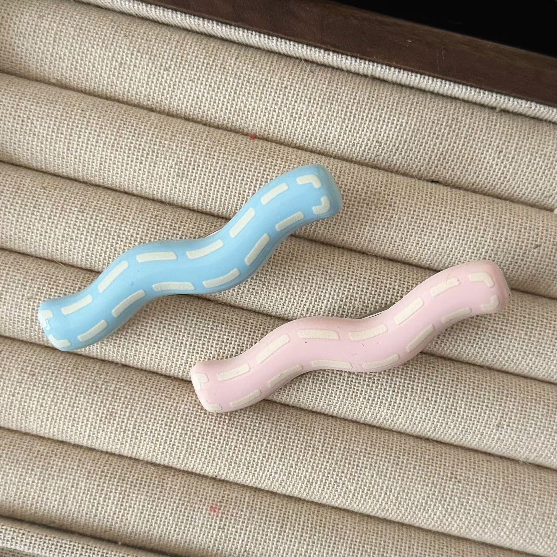 波浪簡約髮夾－白色波浪髮夾款實拍｜https://igowo.tw/