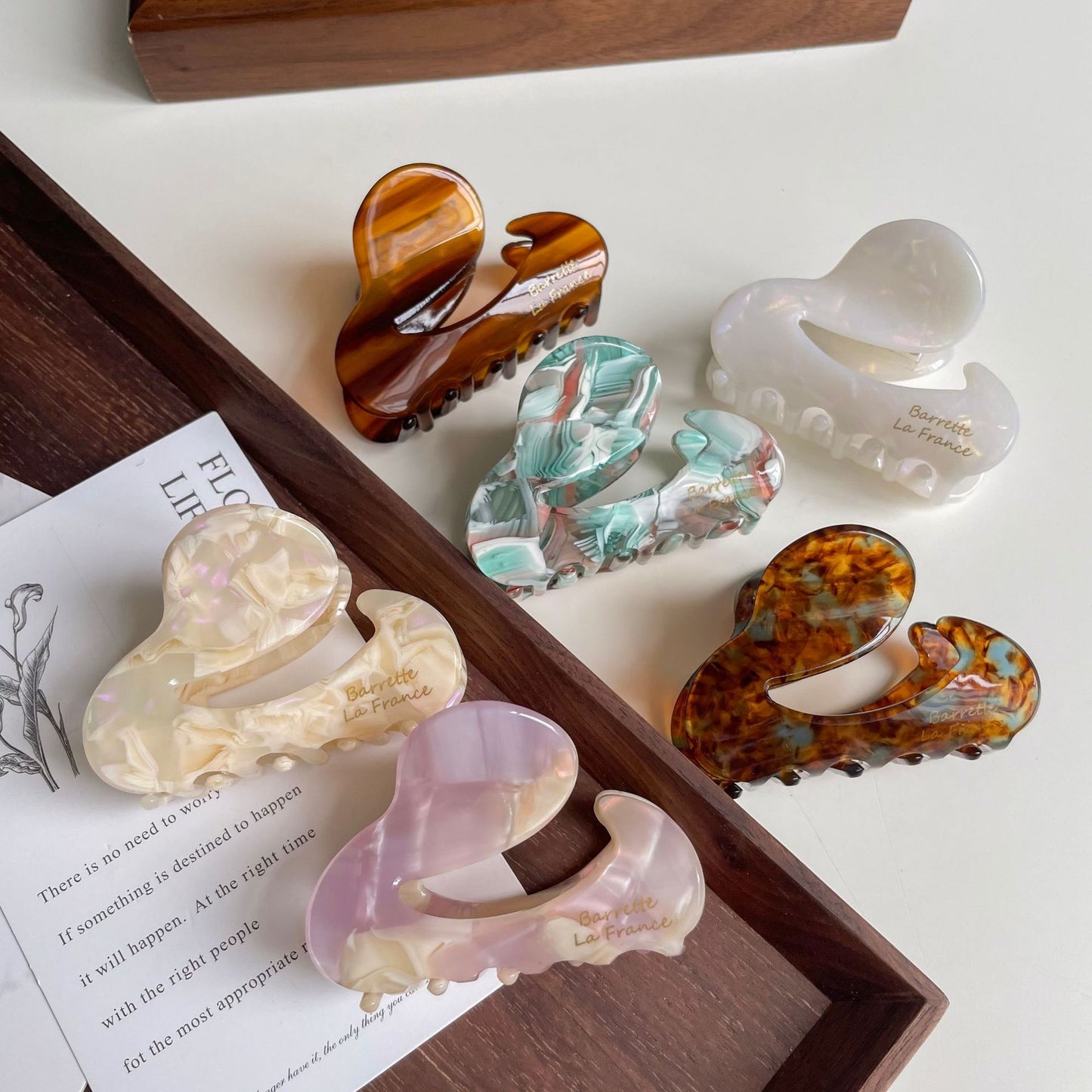 醋酸板材簡約鯊魚夾－商品主圖｜https://igowo.tw/