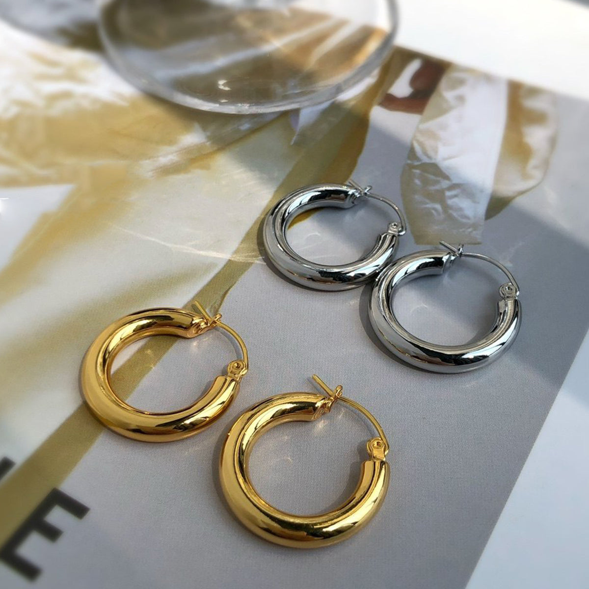 金屬素圈耳扣－商品主圖｜https://igowo.tw/