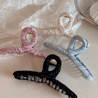 布面波點纏繞鯊魚夾－第二視角實拍｜https://igowo.tw/
