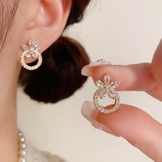 S925鋯石花朵圓圈簡約耳釘－商品主圖｜https://igowo.tw/