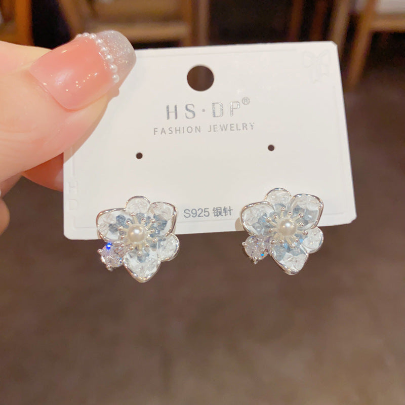 水晶珍珠花朵簡約耳釘－第二視角實拍｜https://igowo.tw/