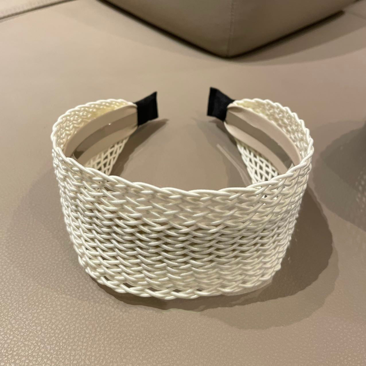 寬版鏤空編織髮箍